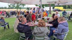 Beim zweiten Weinfest auf der Museumsanlage gibt es ein vielfältiges Angebot an Weiß- und Rotweinen - und natürlich auch leckere alkoholfreie Getränke.
