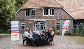 Zu den Tischgesprächen sind alle Menschen aus Lilienthal eingeladen.