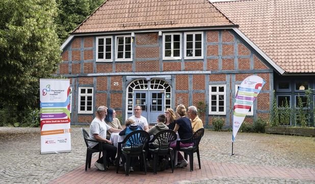 Zu den Tischgesprächen sind alle Menschen aus Lilienthal eingeladen.