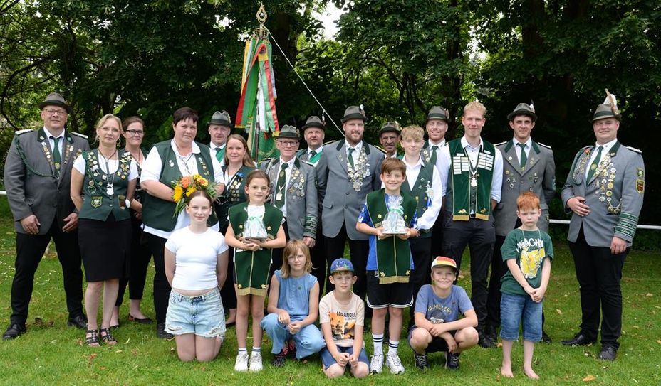 Das Königshaus um König Jan-Christian Döscher und Kerstin Denz freut sich auf ein erfolgreiches Schützenfest.