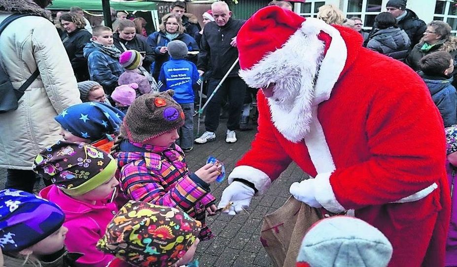 Ein Highlight für die Kinder: Der Weihnachtsmann wird an beiden Tagen auf dem Selsinger Weihnachtsmarkt erwartet. Foto: Archiv/mh