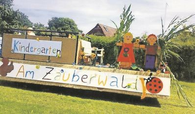 Der Erntefestumzug startet dieses Jahr in der Weide „Sandhauser Moor“, die Aufstellung erfolgt ab ab 12 Uhr.