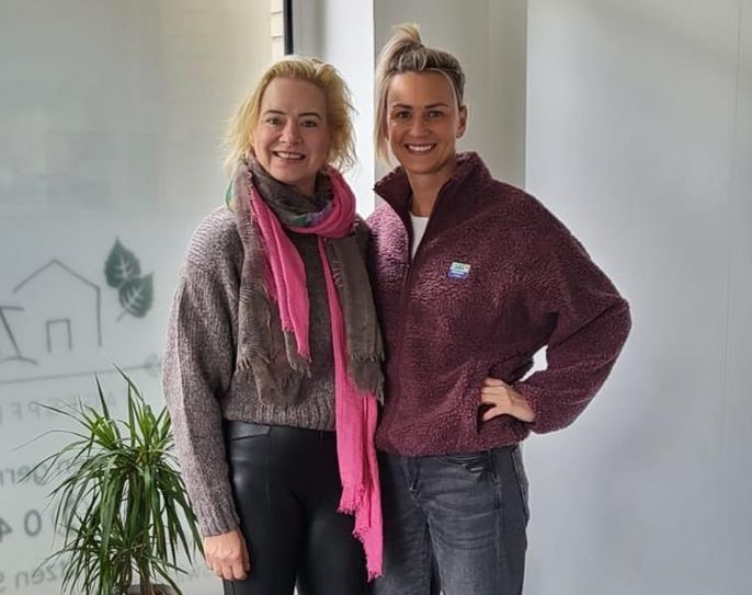 Sandra Fricke (links) und Wendy Admiraal stehen bei allen Fragen rund um pflegende Angehörige zur Verfügung.