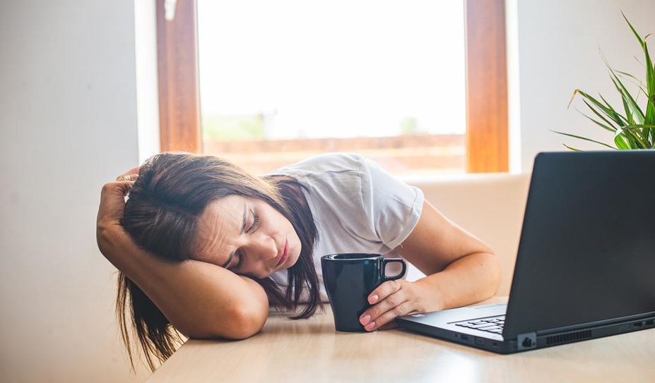 Erschöpft nach den einfachsten Dingen: 2023 registrierte die Kassenärztliche Bundesvereinigung bundesweit 620.000 Behandlungsfälle in kassenärztlichen Praxen mit der Diagnose ME/CFS.