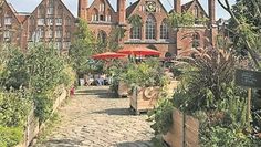 So grün wie auf diesem Bild könnte der Bremervörder Rathausmarkt auch aussehen, finden die Grünen.