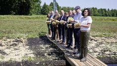 Rund 100 geladene Gäste aus Politik, Verwaltung und Forschung waren vor Ort. Niedersachsens Landwirtschaftsministerin Miriam Staudte (hinten), lobte den Unternehmergeist des Start-ups.