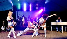 Die Band „Super Swede“ heizte dem Publikum ordentlich ein.