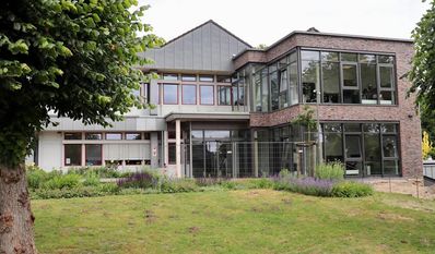 Bilden optisch eine Einheit: Der alte und neue Teil der Gnarrenburger Rathauses.