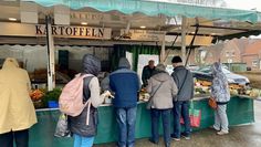 Marktbeschicker Harry Vorthmann möchte den Wochenmarkt gerne am jetzigen Standort behalten.