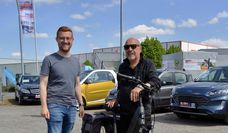 Dirk-Frederik Stelling ist in seiner Heimat verwurzelt. Hier sieht man ihn beim VördeWorx mit dem Bremervörder Künstler Wolfgang Gido.