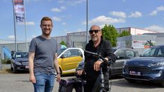 Dirk-Frederik Stelling ist in seiner Heimat verwurzelt. Hier sieht man ihn beim VördeWorx mit dem Bremervörder Künstler Wolfgang Gido.