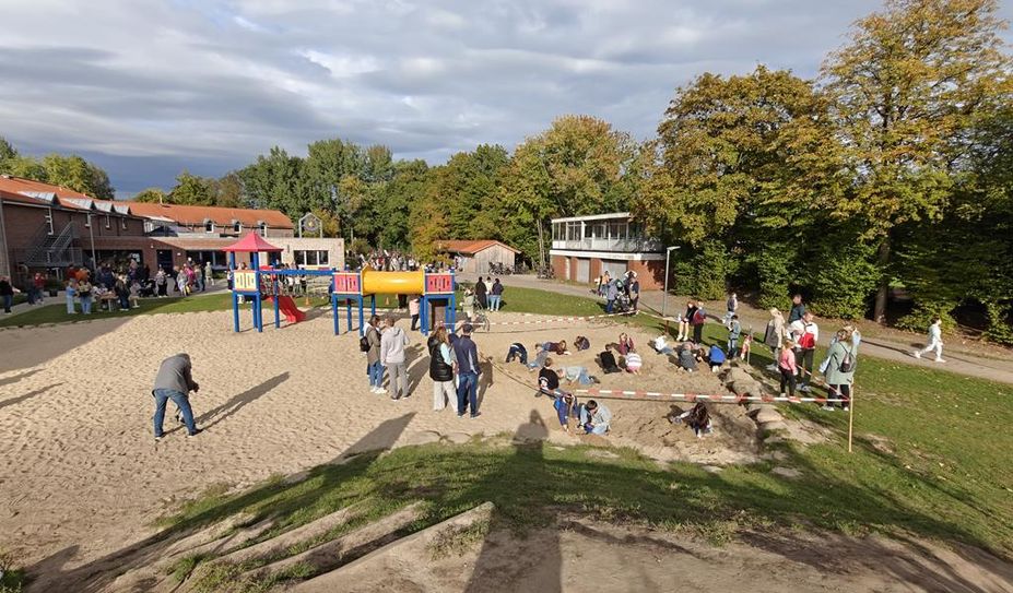 Auf dem großen Außengelände der Grundschule Engeo war beim Jubiläumsfest viel los.