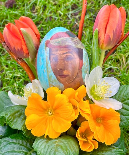 Das achte Sammel-Osterei des Lions Club Worpswede trägt das Motiv „Selbstbildnis mit Hut und Schleier“ - natürlich von Paula Modersohn-Becker.
