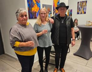 (v. l.) Maria Kauer, Silvia Lührs und Ulrike Potthast bei der Vernissage.