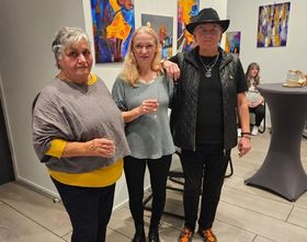 (v. l.) Maria Kauer, Silvia Lührs und Ulrike Potthast bei der Vernissage.