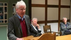 Prof Dr. Wolfgang in der ausgefüllten Ratsdiele.