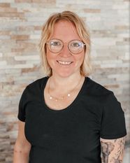 Nicole Tönjes gehört ebenfalls zum Team und kümmert sich um die Sporttreibenden.