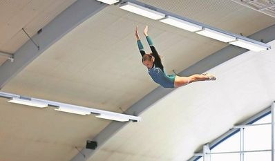 Lisa Malin Großer beim Deutschlandcup im Trampolinturnen. Die 13-Jährige turnte die schwierigste Kürübung in ihrer Altersklasse und erreichte den zweiten Platz. Foto: Holger Hoffmann