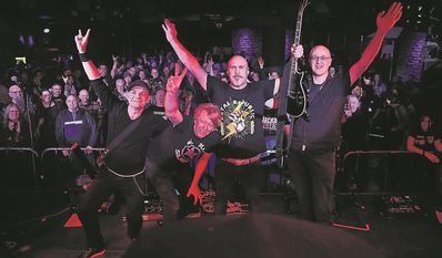 Rauschflut tourten kürzlich durch die Republik. Dabei bekamen sie viel Applaus.