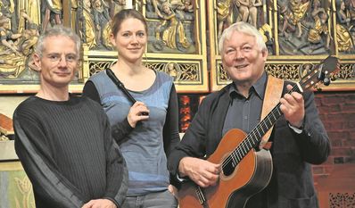 Fritz Baltruweit (rechts) beginnt die Reihe mit seinen Musikerkollegen Valentin Brand und Konstanze Kuß.