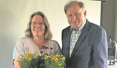 Landkreis Osterholz (eb). Andreas Printz ist der neue Präsident des Lions Club Osterholz. Beim Präsidentenwechsel hat Andrea Schanz das Präsidentenamt übergeben. Printz wird die Aktivitäten, für die der Club im Landkreis Osterholz bekannt ist, fortführen. Zudem hat bereits das diesjährige Weinfest auf Gut Sandbeck mitgestaltet und freut sich auf großen Zuspruch zu dem in diesem Jahr wieder stattfindenden Weihnachtskonzert am Freitag, 8. Dezember, in der Willehadi-Kirche.