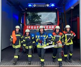 Fünf aktive Feuerwehrfrauen der Freiwilligen Feuerwehr Lilienthal: (v. l.) Zoe Meyer, Neele Mehrtens, Christina Tomforde, Tina Weingärtner und Laura Wrieden.