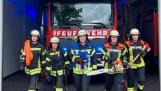 Fünf aktive Feuerwehrfrauen der Freiwilligen Feuerwehr Lilienthal: (v. l.) Zoe Meyer, Neele Mehrtens, Christina Tomforde, Tina Weingärtner und Laura Wrieden.