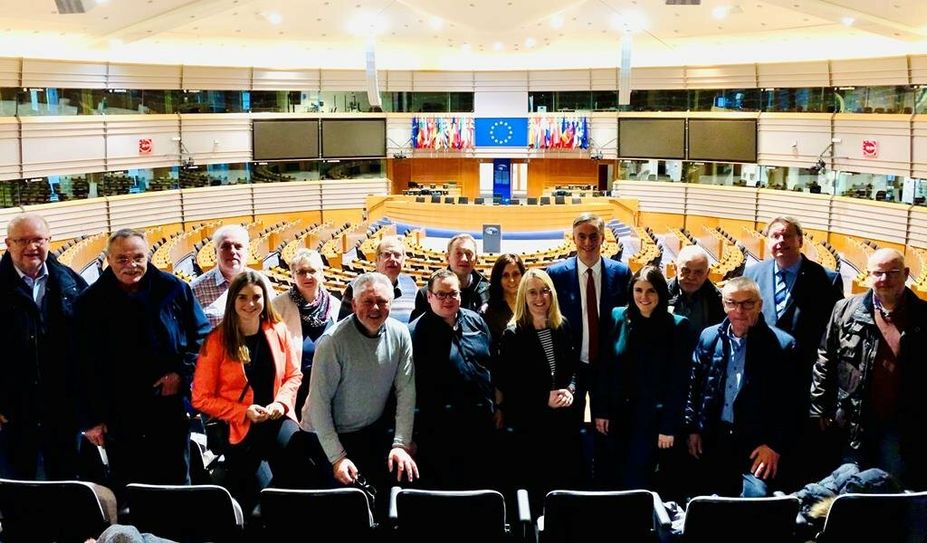 Mitglieder des CDU Gemeindeverbandes Bremervörde mit dem Europa-Abgeordneten David McAllister (hinten, 4. v. re.) im EU-Parlament.