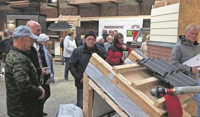 Das Messegelände bietet viel Platz für Firmen und Besucher ins Gespräch zu kommen.