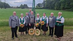 Von links: Hanna Wächter, Mariechen Varrelmann und Christiane Flömer (vorne), Gründungsmitglieder der Damenabteilung, mit Damensportleiterin Anke Bannert und der dritten Vorsitzenden Tatjana Steljes.