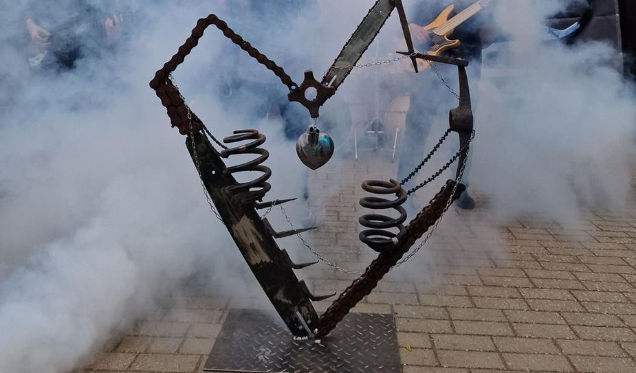 Die Herzskulptur von Kunstschmied Ralf Schiefbahn.