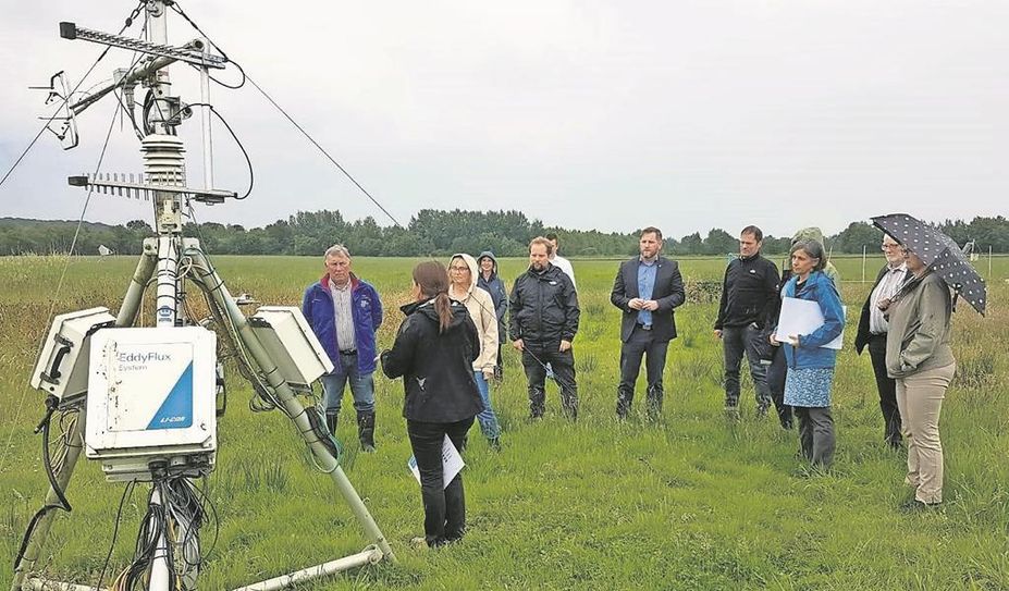 Bei der Vorstellung des Moores waren die Gäste in Gnarrenburg besonders aufmerksam.