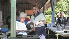 Die Buchweizenpfannkuchen werden mit viel Liebe zuereitet.