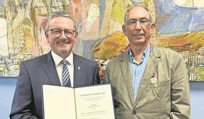 Martin Schüppel (rechts) ist stolz und dankbar für die Ehrung.
