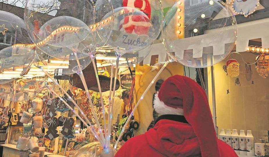 Die Besucher:innen können sich auf viele bunte Stände mit Leckereien freuen.