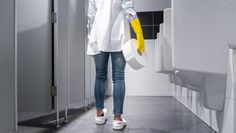 Jede zweite erwerbstätige Frau kann ihre eigene Existenz nicht sichern. Kommt mindestens ein Kind dazu, liegt der Verdienst bei 70 % der Frauen unterhalb der Existenzsicherung.