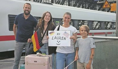 Teilnehmerin Lauren kurz nach ihrer Ankunft mit ihrer neuen Familie auf Zeit. Foto: eb