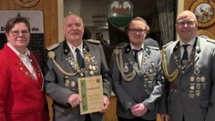 Vizepräsidentin Ute Dieckmann-Wellbrock, Ehrenpräsident Detlef Groth und die Neugewählten Tobias Maack (Präsident) und Christoph Flathmann (1. Schützenmeister).