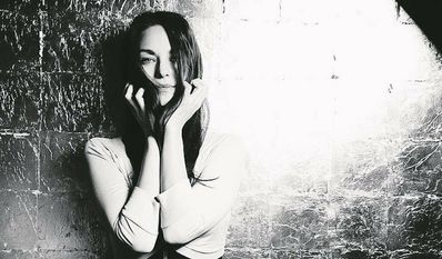 Siri Svegler begeistert ihr Publikum mit harmonischen Klängen und einer kraftvollen Stimme.