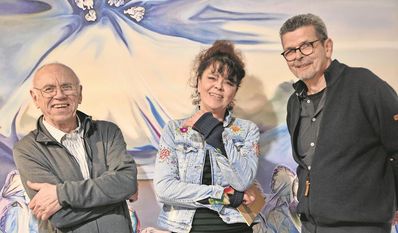 Siegfried Krön (v. li.), Tina Abich und Peter Glaßmeyer freuen sich auf die von ihnen kuratierte „AprilArt24“.
