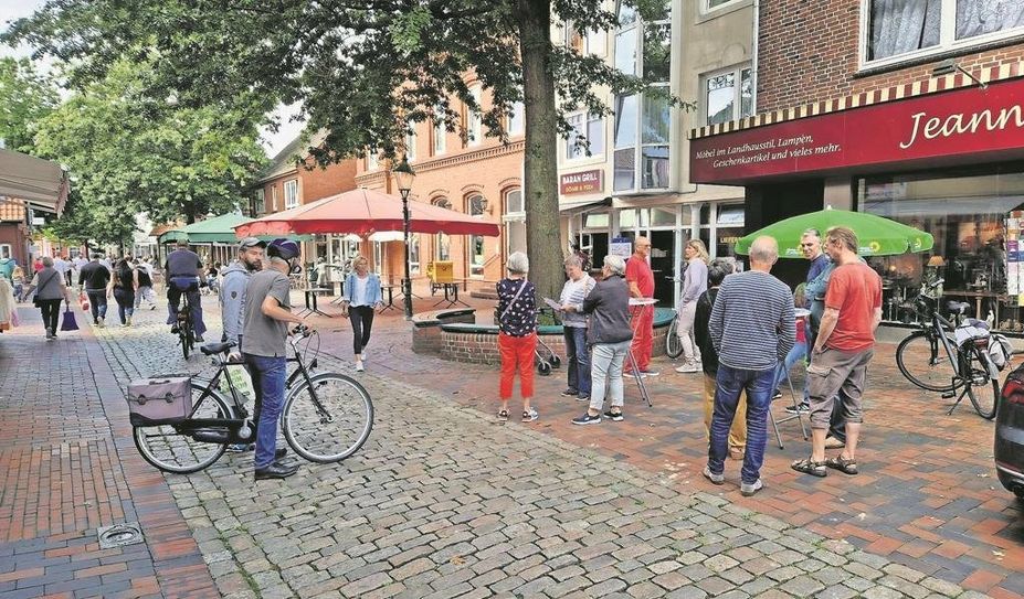 Die Grünen kommen mit interessierten und besorgten Bürger:innen ins Gespräch.