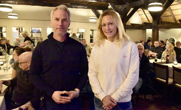 Dr. Christian Welzel und Bianca Holsten freuten sich darüber, dass die Veranstaltung fast bis auf den letzten Platz belegt war.