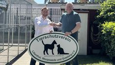 Bürgermeister Marc Breitenfeld und der 1. Vorsitzende Sven Peters besiegeln die Kooperation.