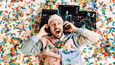 Seine Electro-Beats, gepaart mit frechen und lebensnahen Texten, bringen nicht nur Kinderaugen zum Strahlen - Nilsen.
