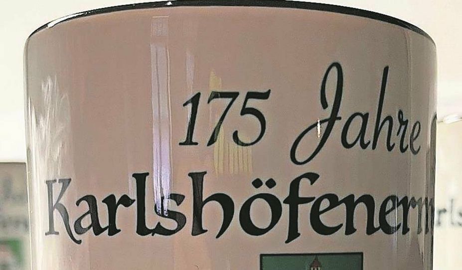 Die extra für das Jubiläum angefertigte Tasse steht in begrenzter Stückzahl zur Verfügung.