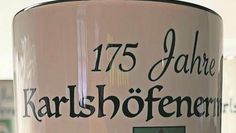 Die extra für das Jubiläum angefertigte Tasse steht in begrenzter Stückzahl zur Verfügung.