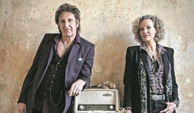 Carl Carltons Gitarrenspiel und Melanie Wiegmanns Gesang sind ein perfektes Zusammenspiel.