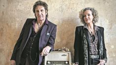 Carl Carltons Gitarrenspiel und Melanie Wiegmanns Gesang sind ein perfektes Zusammenspiel.