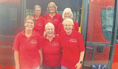 Die sechs Fahrerinnen und ihr Bus sind besonders angesagt.