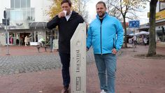 Bürgermeister Kim Fürwentsches und Manuel Paries von den Osterholzer Stadtwerken.